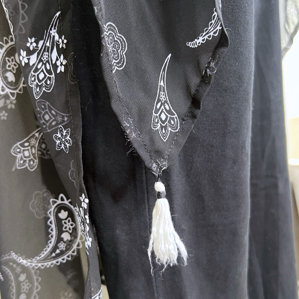 Sheer Paisley Kimono Handkerchief Hem Tassels Black White One Size Cardigan - Picture 7 of 16